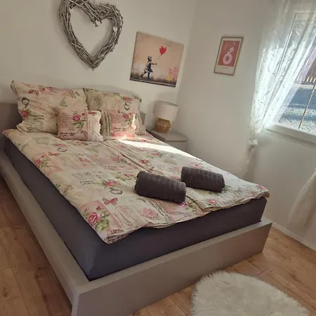 Kitti Vendeghaz Διαμέρισμα *