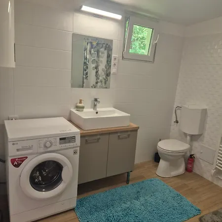 Kitti Vendeghaz Appartement Koekeny