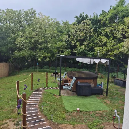 Kitti Vendeghaz Appartement Koekeny